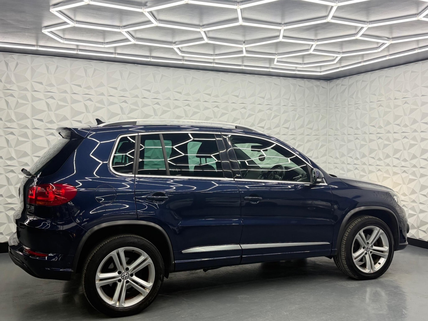 Used Volkswagen Tiguan for sale - 78135990: Photo 12