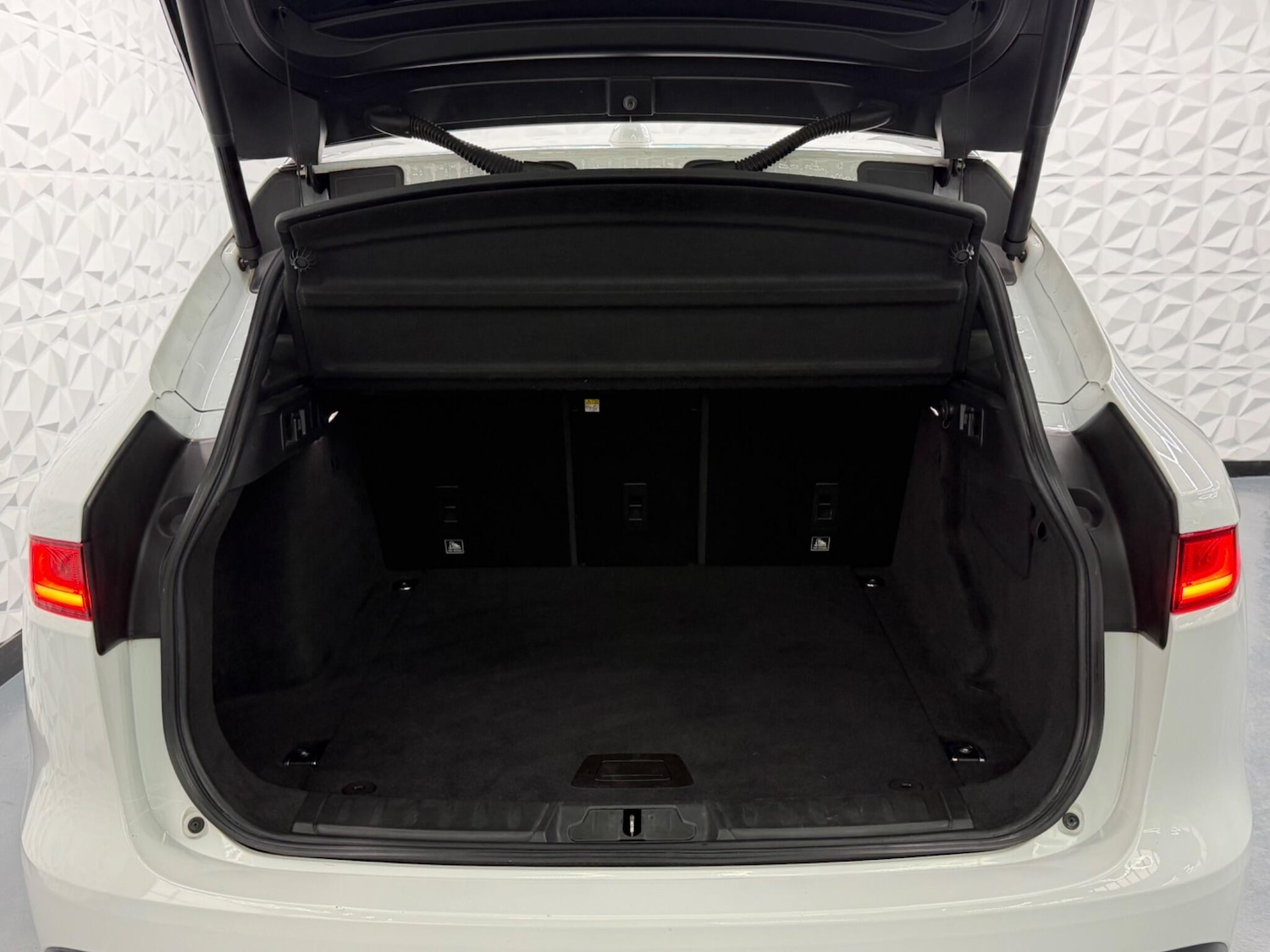 Used Jaguar F-Pace for sale - 77853732: Photo 14