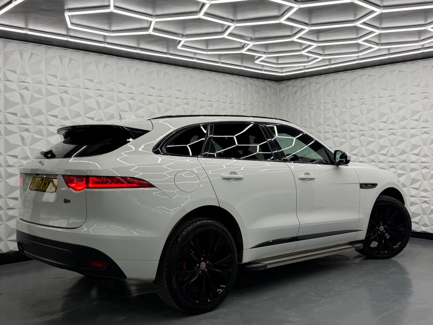 Used Jaguar F-Pace for sale - 77853732: Photo 3
