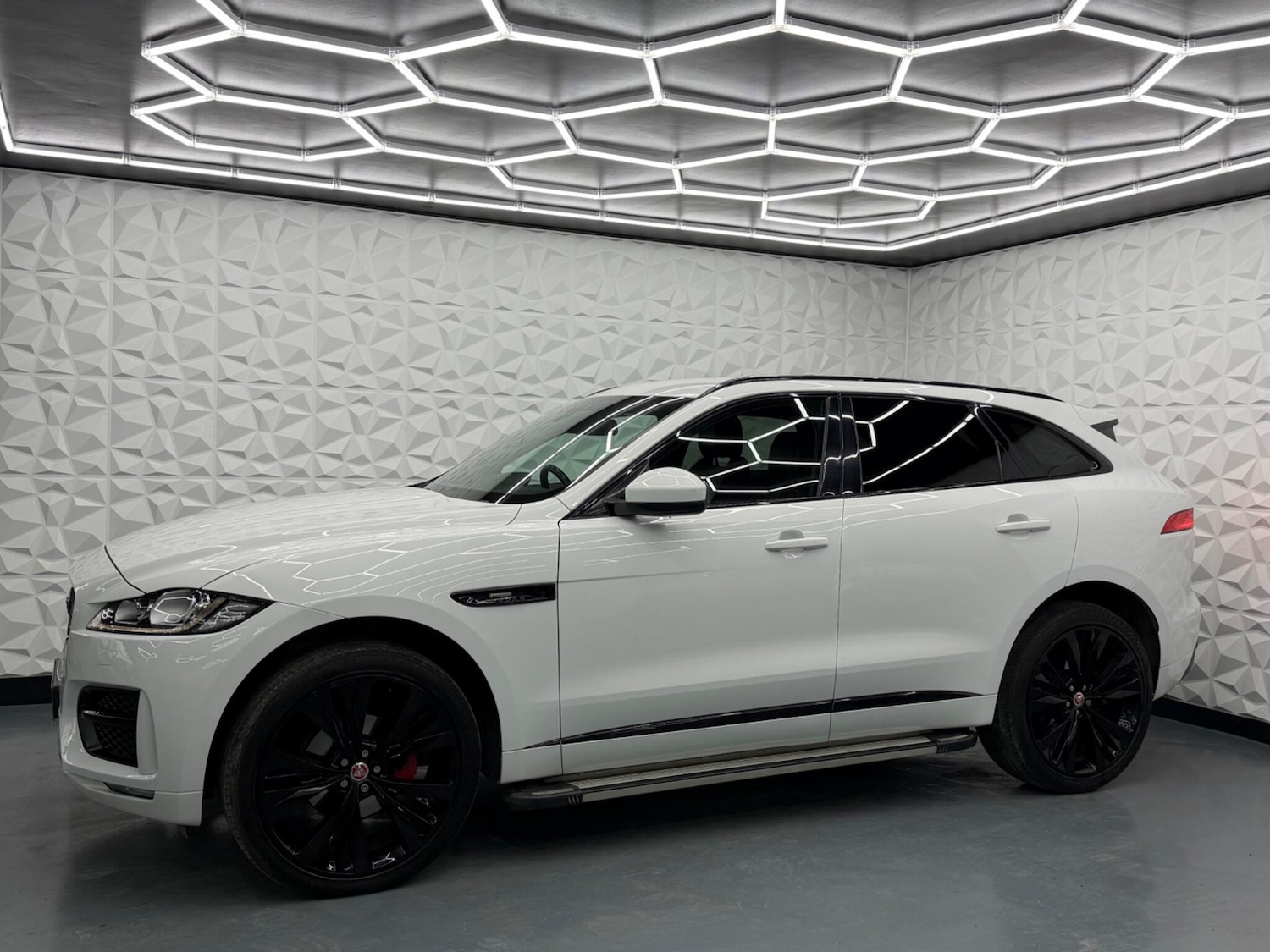 Used Jaguar F-Pace for sale - 77853732: Photo 6