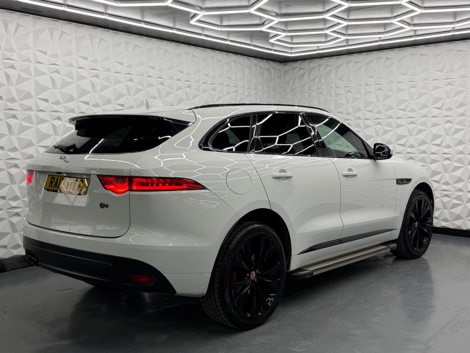 Used Jaguar F-Pace for sale - 77853732: Photo 9