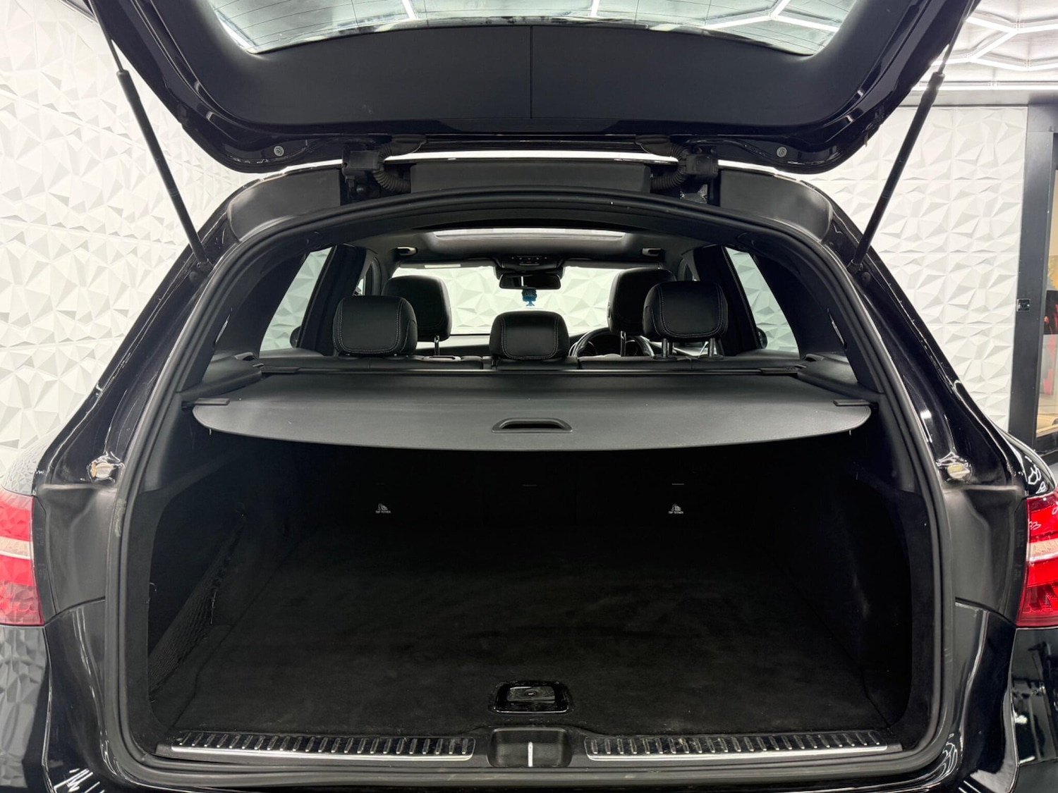 Used Mercedes-Benz GLC 2015 for sale - 77612571: Photo 14