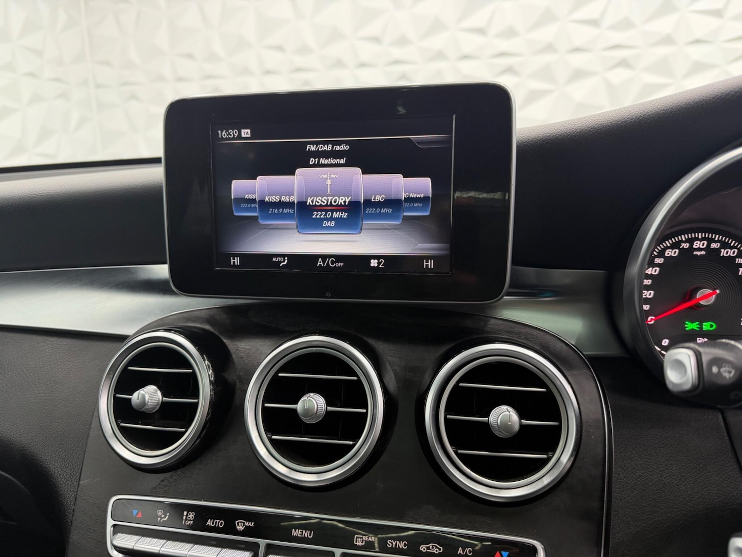 Used Mercedes-Benz GLC 2015 for sale - 77612571: Photo 27