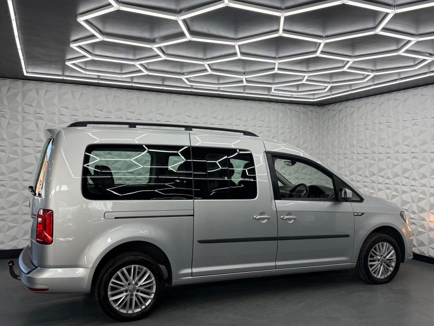 Used Volkswagen Caddy Maxi Life 2016 for sale - 77784048: Photo 11