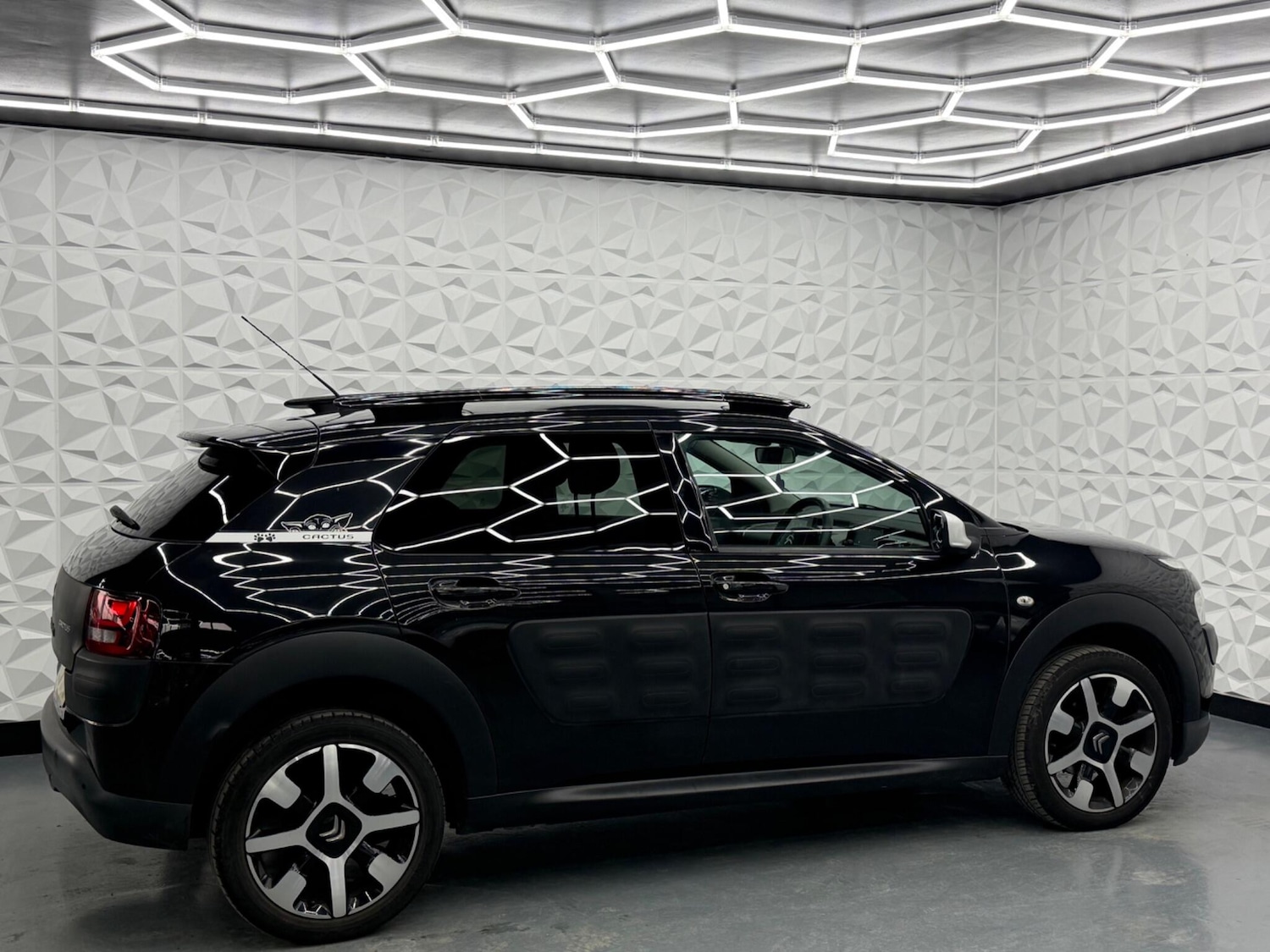 Used Citroen C4 Cactus 2017 for sale - 77613825: Photo 11