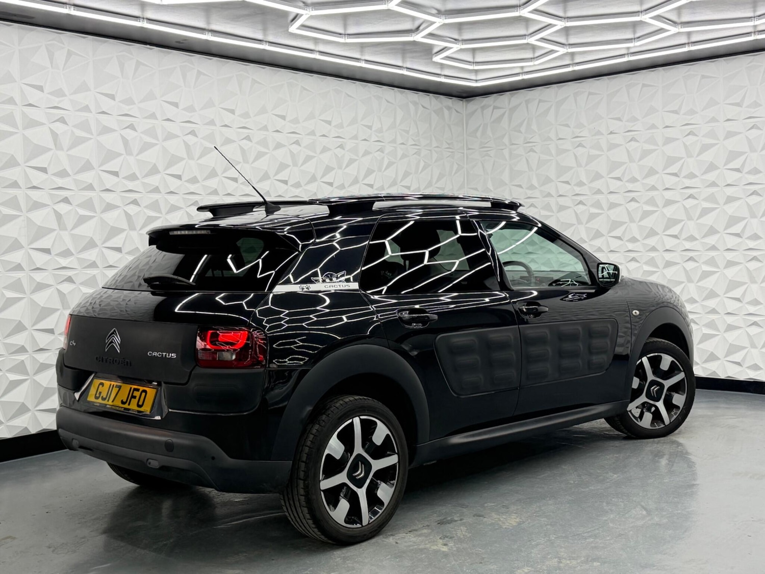 Used Citroen C4 Cactus 2017 for sale - 77613825: Photo 3