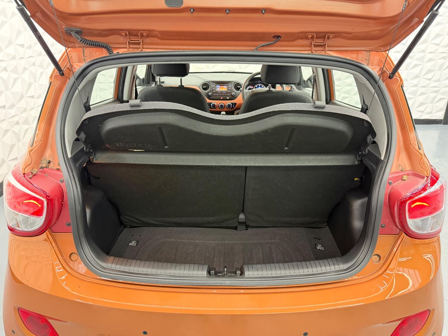 Used Hyundai i10 2014 for sale - 77613818: Photo 14