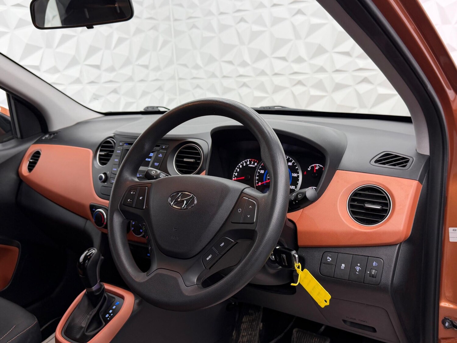 Used Hyundai i10 2014 for sale - 77613818: Photo 17