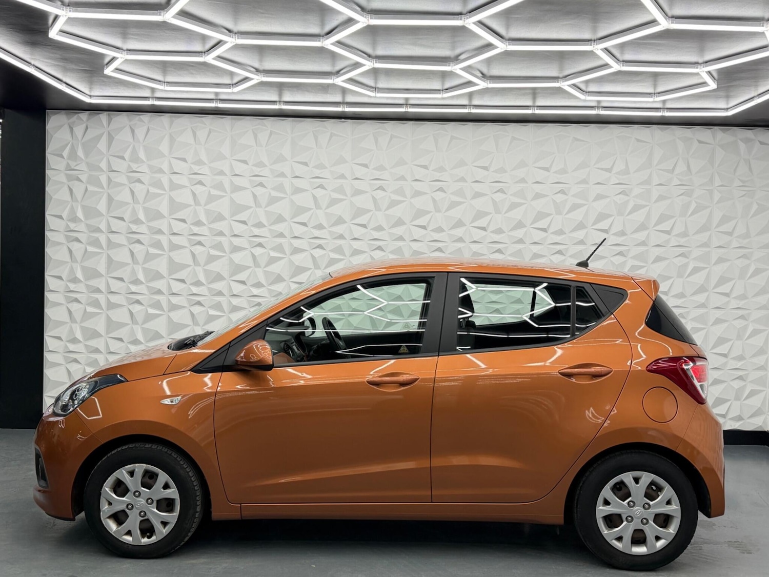 Used Hyundai i10 2014 for sale - 77613818: Photo 8