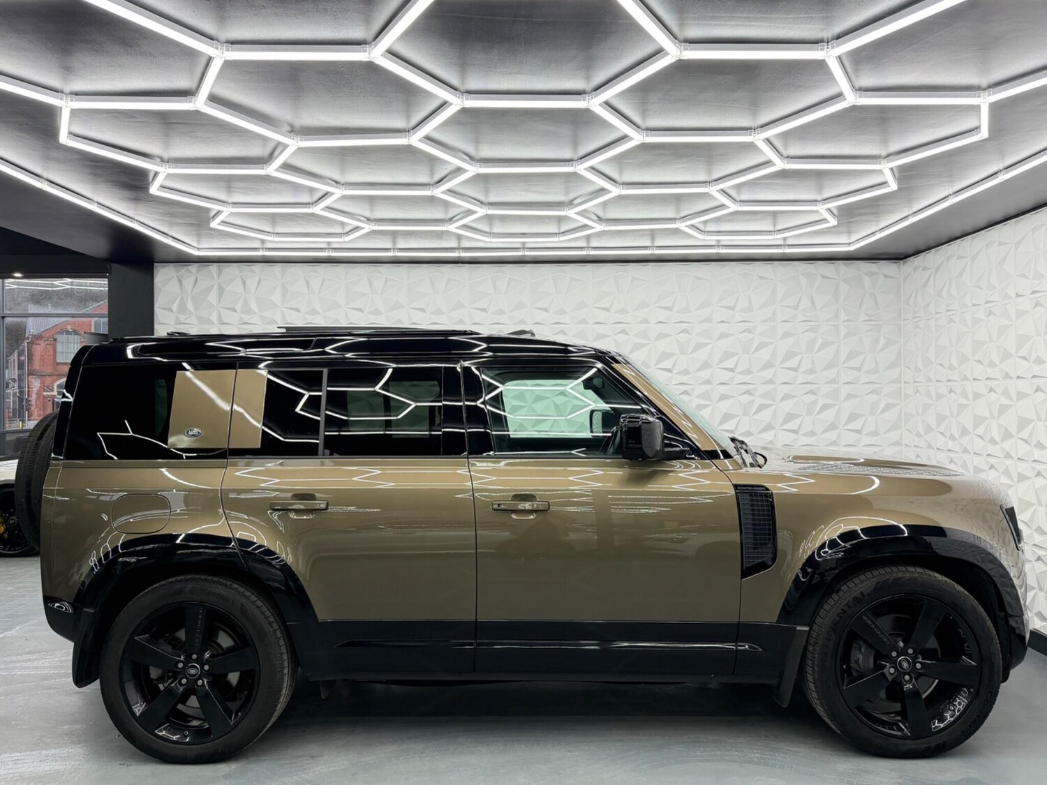 Used Land Rover Defender 2020 for sale - 77613823: Photo 16