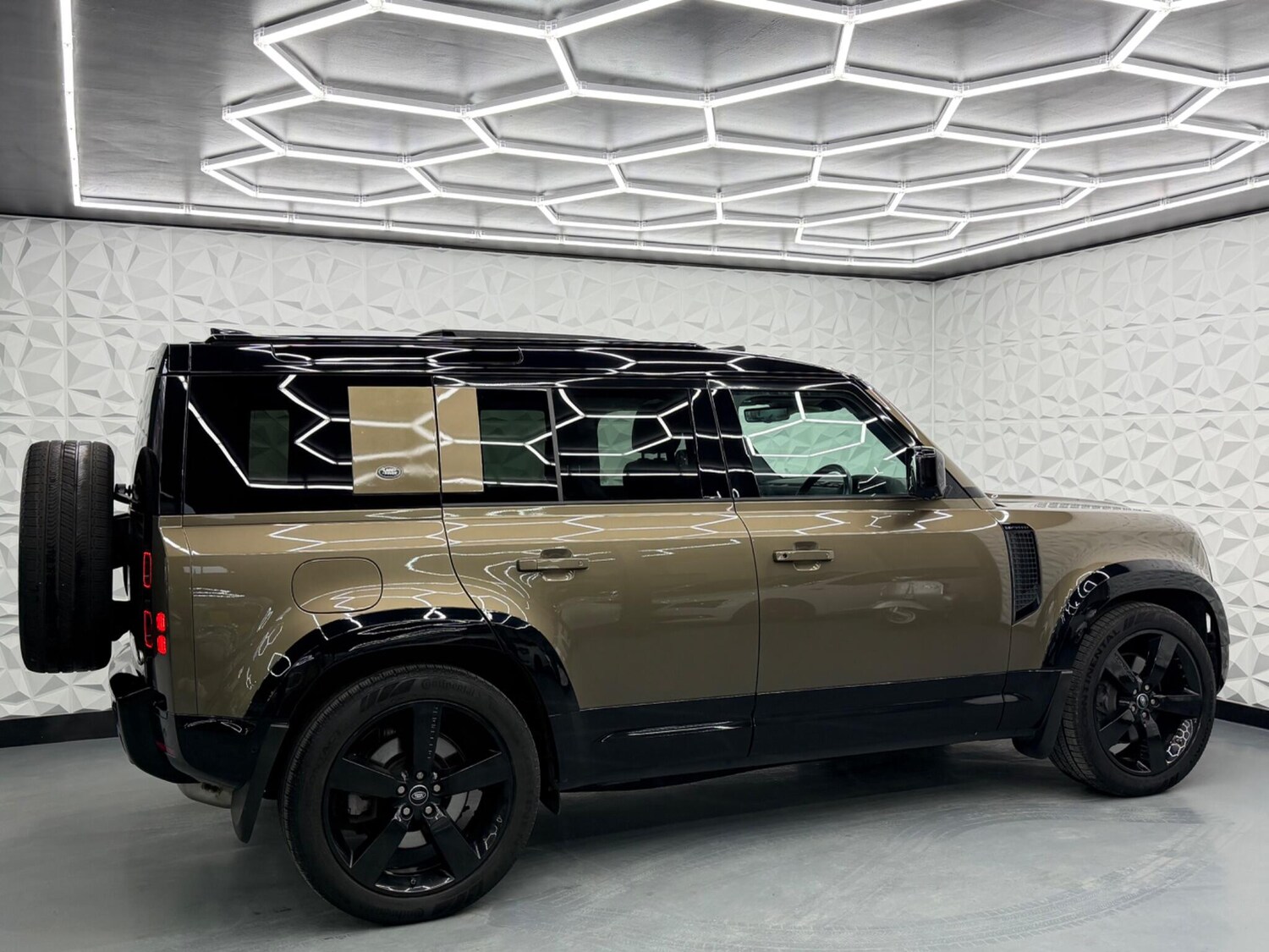 Used Land Rover Defender 2020 for sale - 77613823: Photo 17