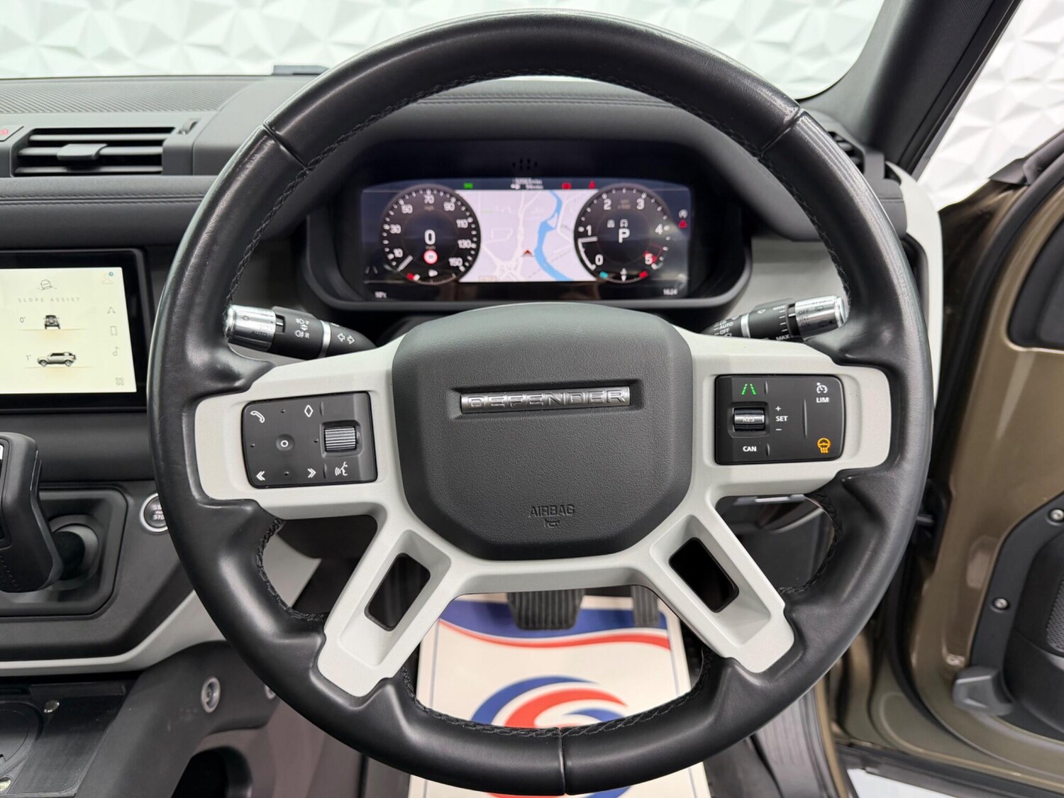 Used Land Rover Defender 2020 for sale - 77613823: Photo 35