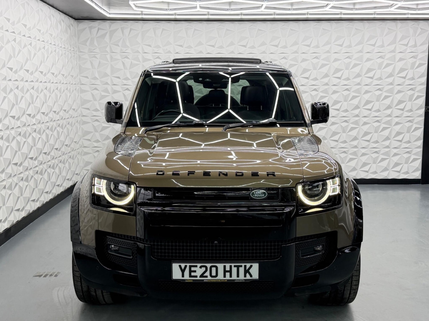 Used Land Rover Defender 2020 for sale - 77613823: Photo 4