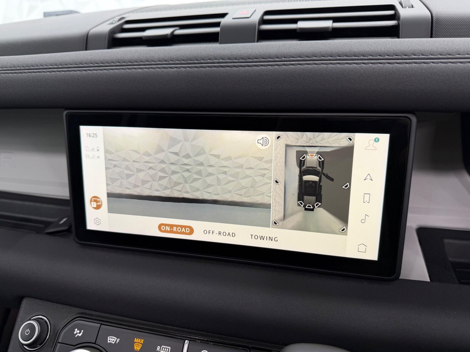 Used Land Rover Defender 2020 for sale - 77613823: Photo 41