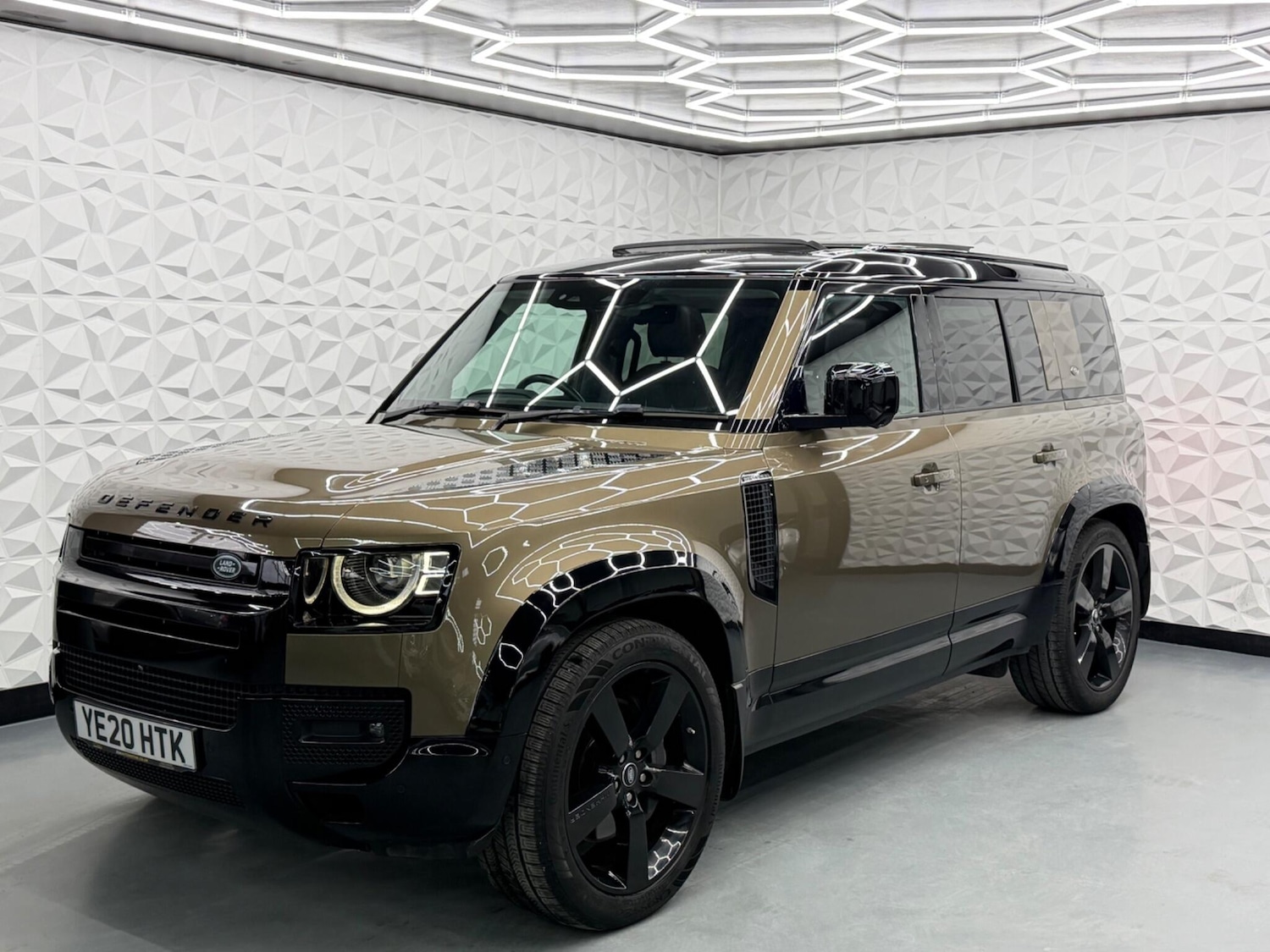 Used Land Rover Defender 2020 for sale - 77613823: Photo 5