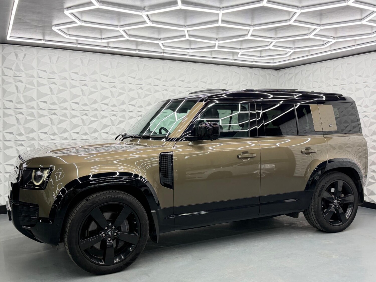 Used Land Rover Defender 2020 for sale - 77613823: Photo 8