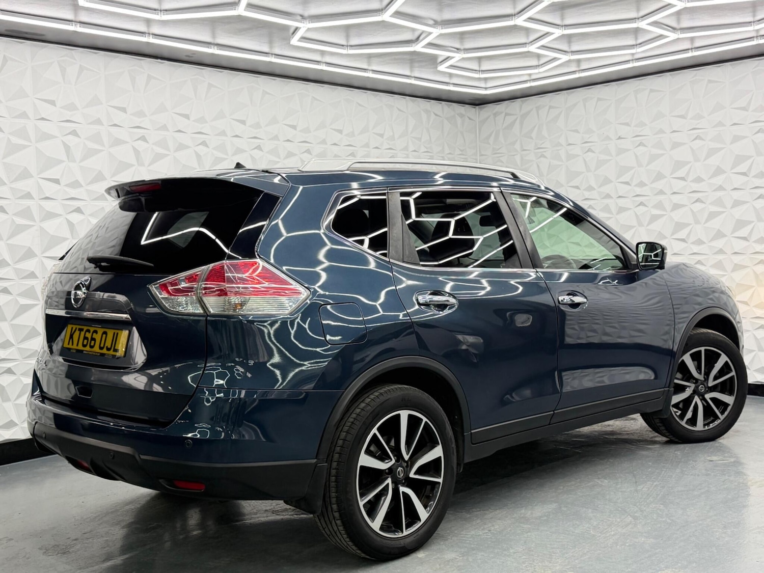 Used Nissan X-Trail 2017 for sale - 77613832: Photo 3