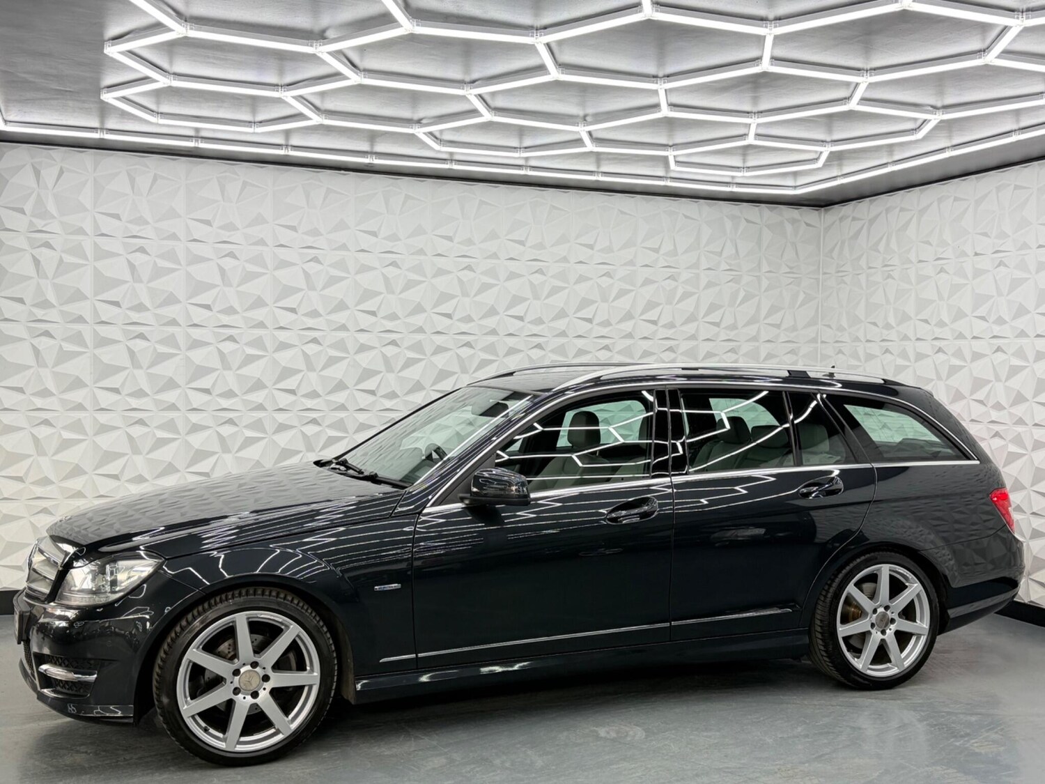 Used Mercedes-Benz C Class for sale - 77722703: Photo 8