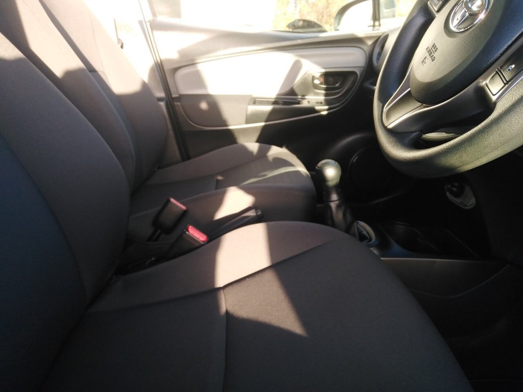 Used Toyota Yaris 2018 for sale - 76740337: Photo 11