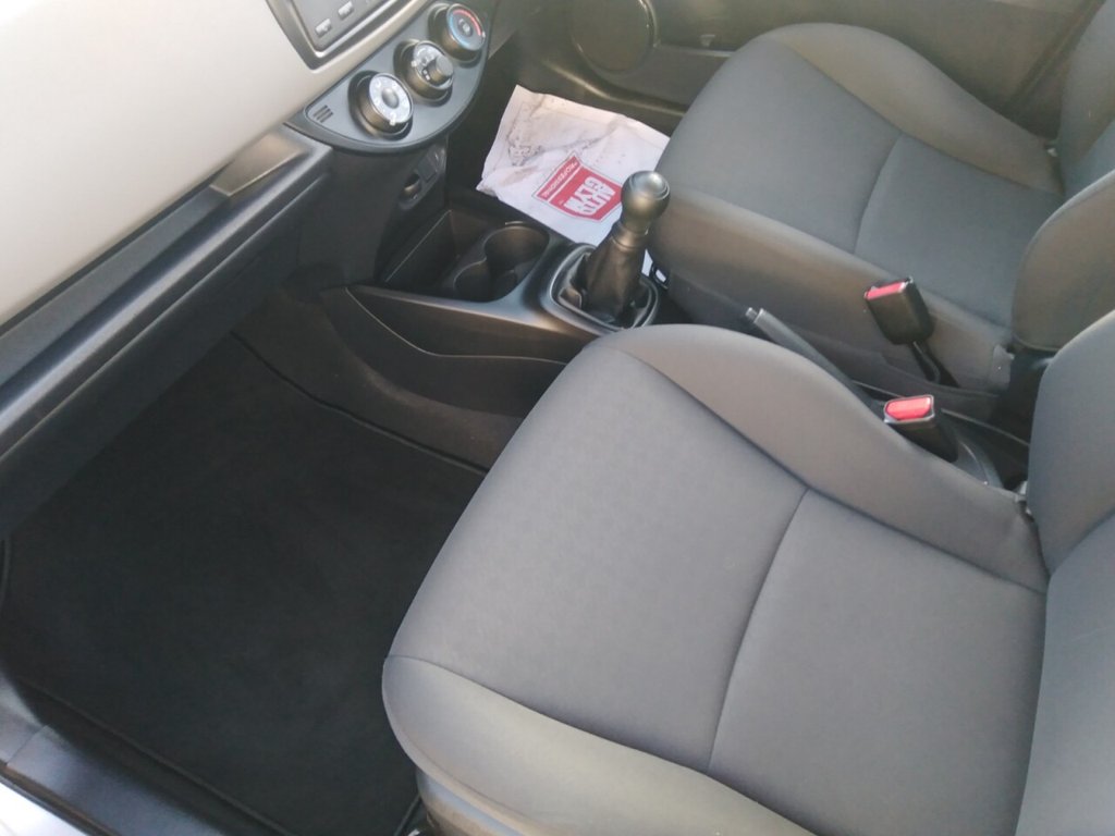 Used Toyota Yaris 2018 for sale - 76740337: Photo 18