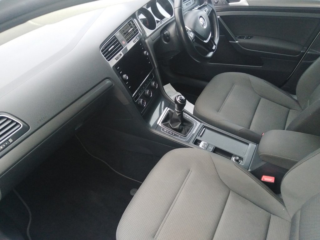 Used Volkswagen Golf 2019 for sale - 76740607: Photo 20