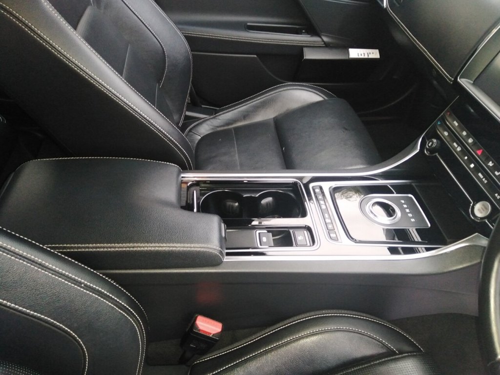 Used Jaguar XE 2018 for sale - 76350629: Photo 11