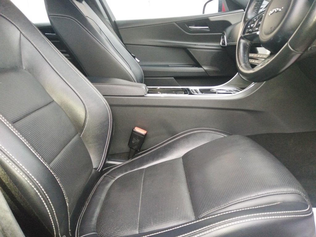 Used Jaguar XE 2018 for sale - 76350629: Photo 12