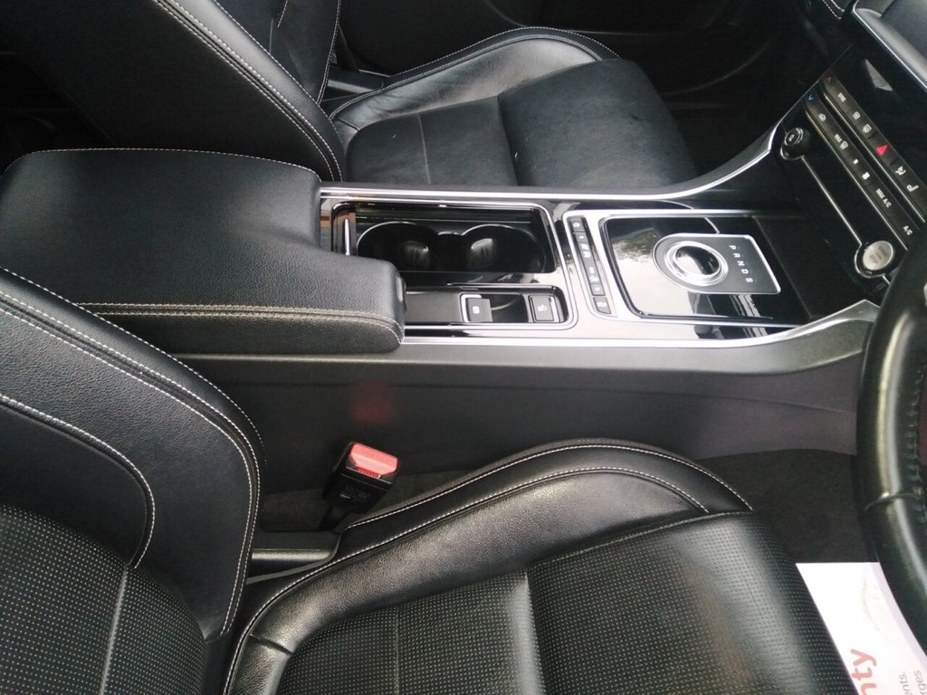 Used Jaguar XE 2018 for sale - 76350629: Photo 24
