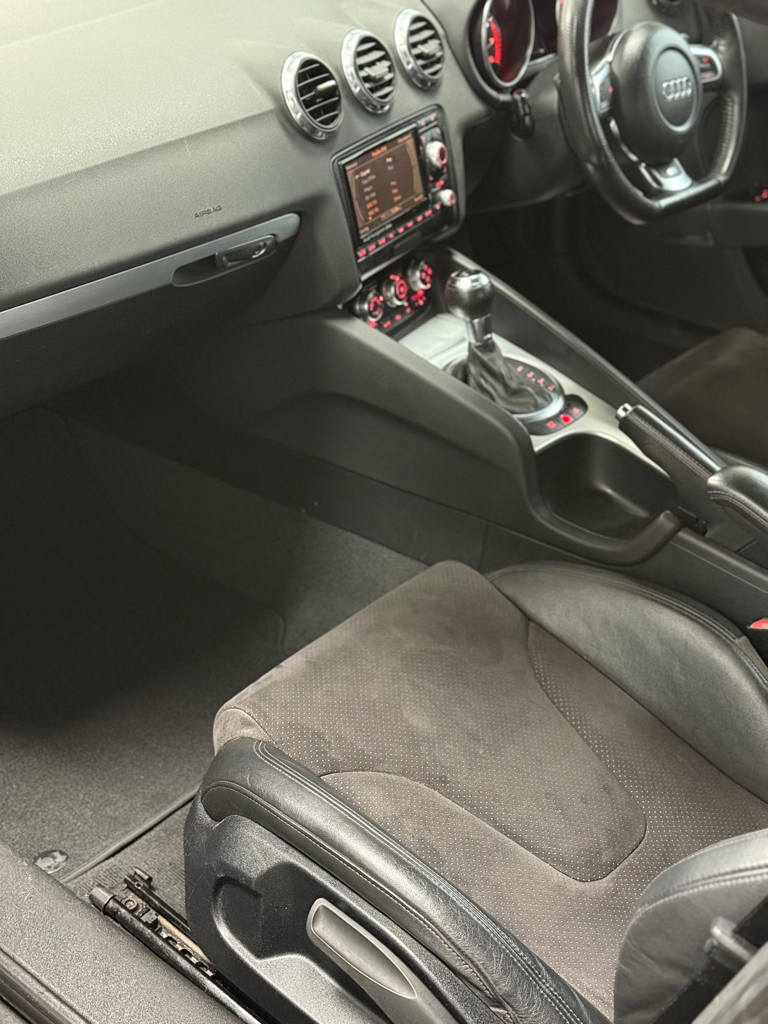 Used Audi TT 2010 for sale - 77210411: Photo 14