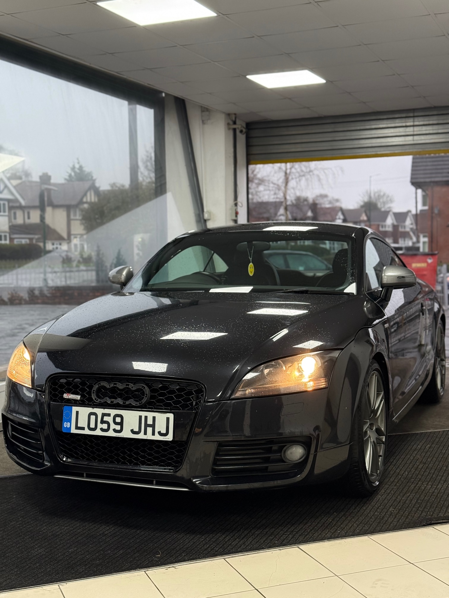 Used Audi TT 2010 for sale - 77210411: Photo 2