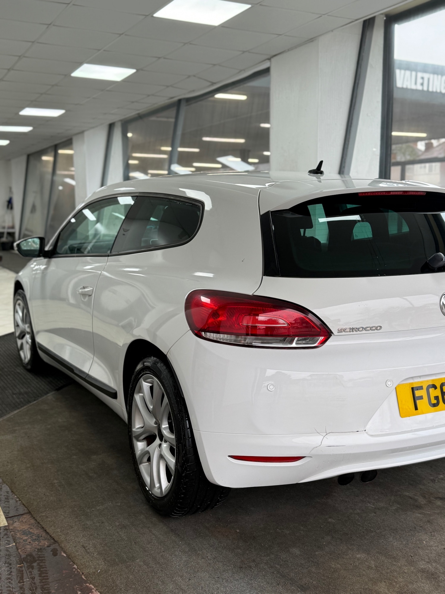 Used Volkswagen Scirocco 2011 for sale - 77694649: Photo 4