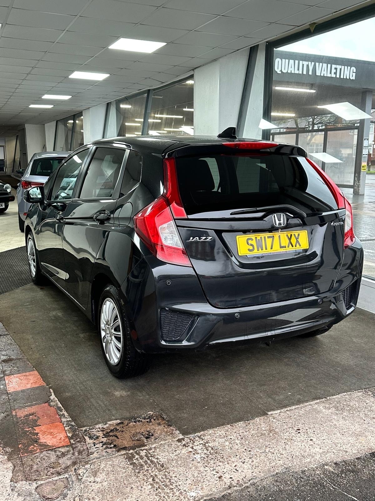 Used Honda Jazz 2017 for sale - 77283420: Photo 3