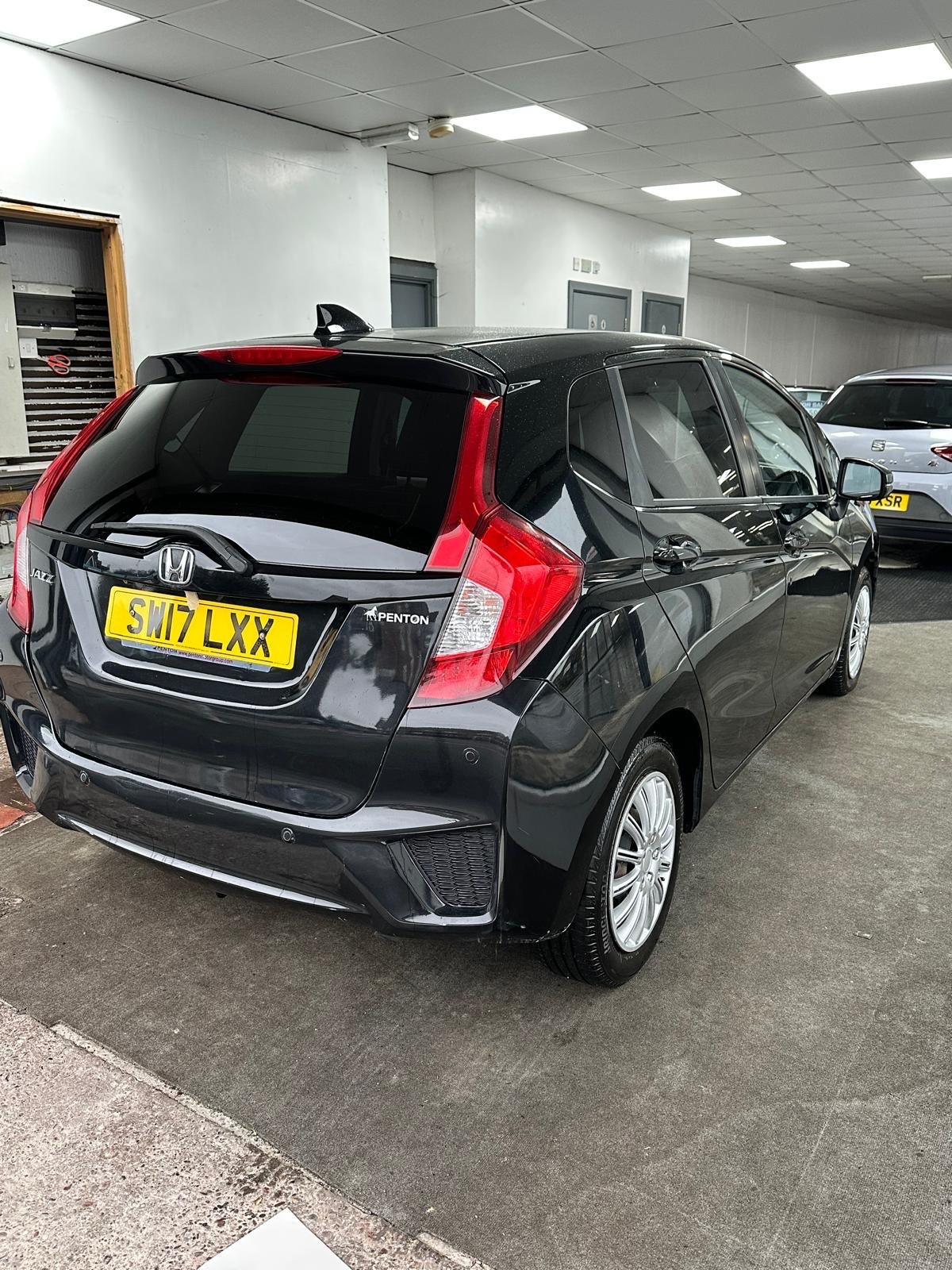 Used Honda Jazz 2017 for sale - 77283420: Photo 5