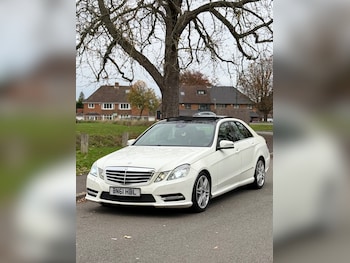 Used Mercedes-Benz E Class 2011 for sale - 76414917: Photo