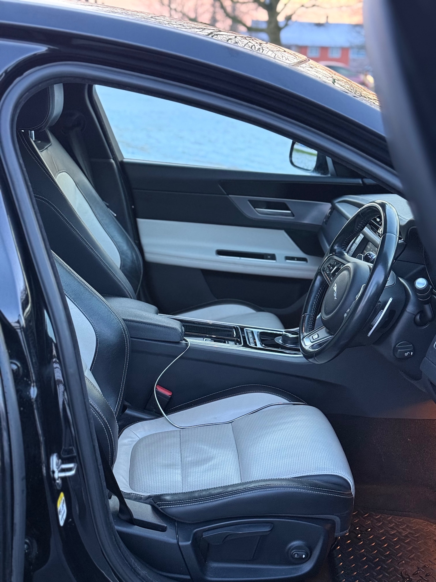 Used Jaguar XF 2017 for sale - 77162397: Photo 10