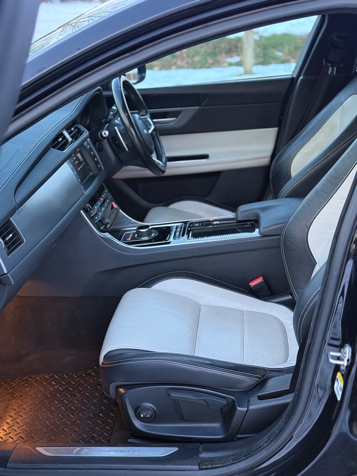 Used Jaguar XF 2017 for sale - 77162397: Photo 14