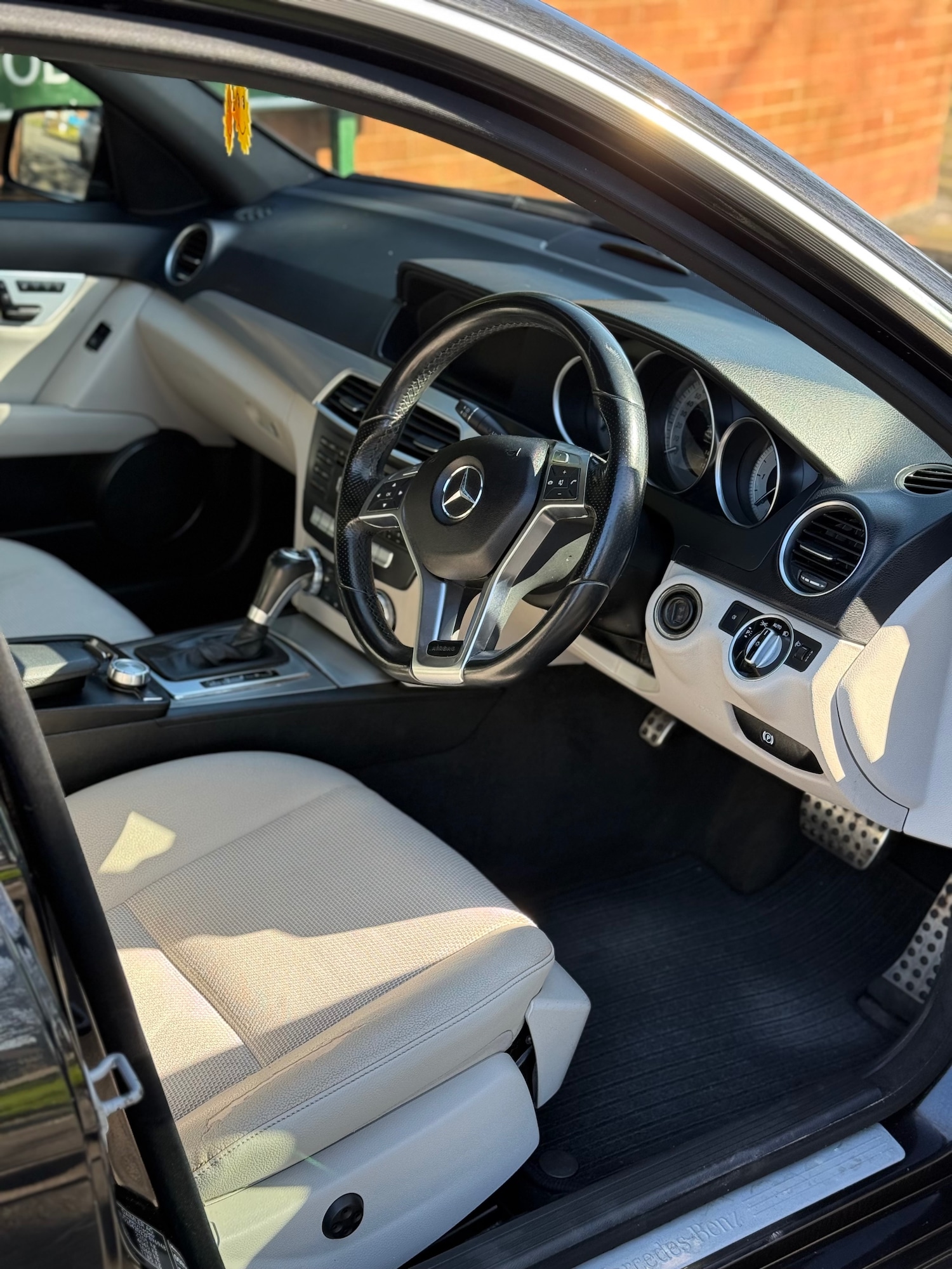 Used Mercedes-Benz C Class 2012 for sale - 77951648: Photo 17