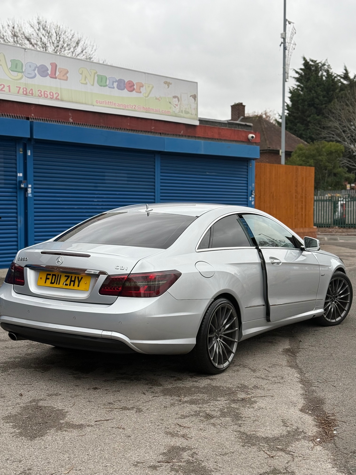 Used Mercedes-Benz E Class 2011 for sale - 76547987: Photo 6