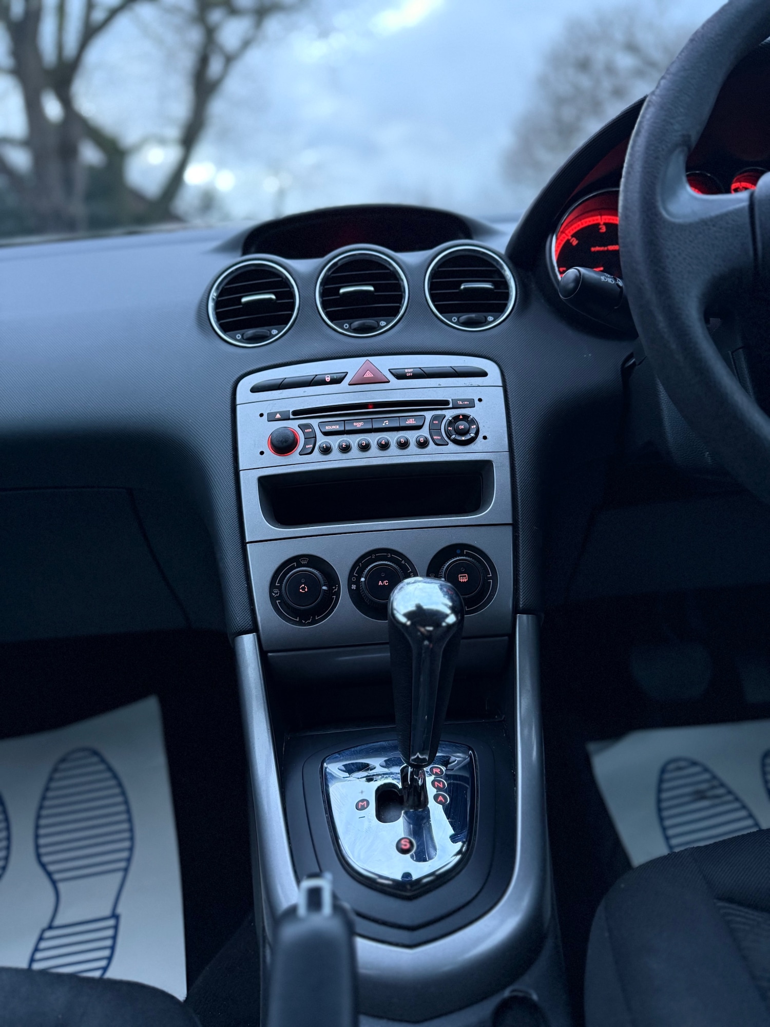 Used Peugeot 308 2011 for sale - 77304772: Photo 18