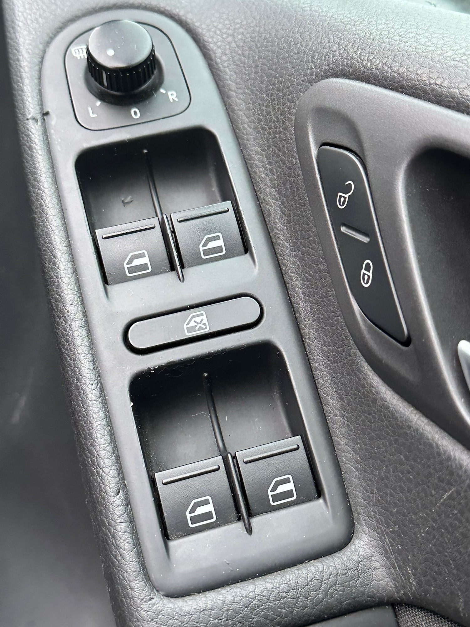 Used Volkswagen Golf 2010 for sale - 77610660: Photo 24