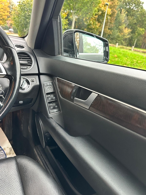 Used Mercedes-Benz C Class 2012 for sale - 76302987: Photo 13