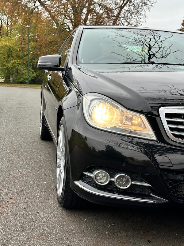 Used Mercedes-Benz C Class 2012 for sale - 76302987: Photo 2