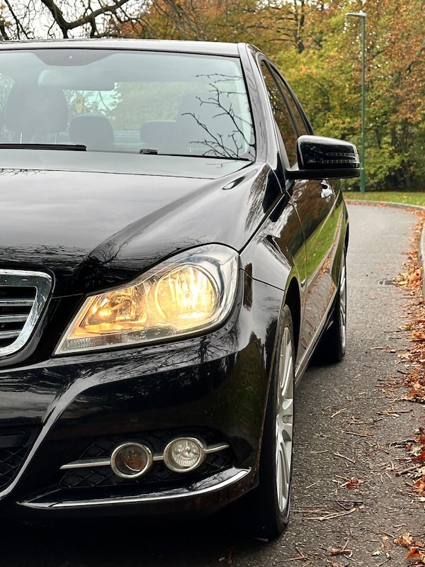 Used Mercedes-Benz C Class 2012 for sale - 76302987: Photo 4
