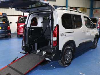 2022 (22) - Wheelchair Accessible Vehicle 5-Door