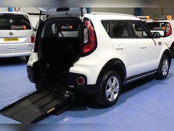 2019 (19) - Petrol Wheelchair Accessible WAV Vehicle, Disabled Mobility Car 5-Door