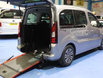 2017 (67) - petrol wheelchair car 5-Door