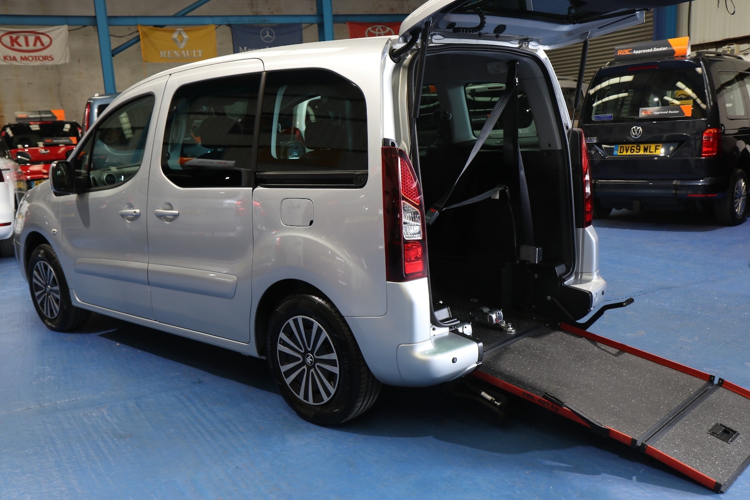 Used Peugeot Partner 2017 for sale - 77461629: Photo 2