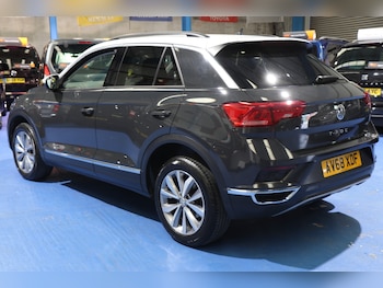 Used Volkswagen T-Roc 2019 for sale - 77803249: Photo