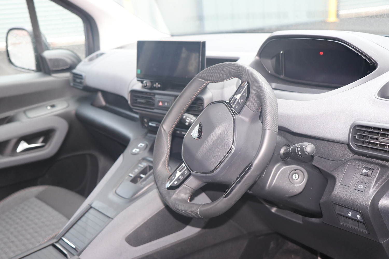 Used Peugeot Rifter 2025 for sale - 77592446: Photo 6