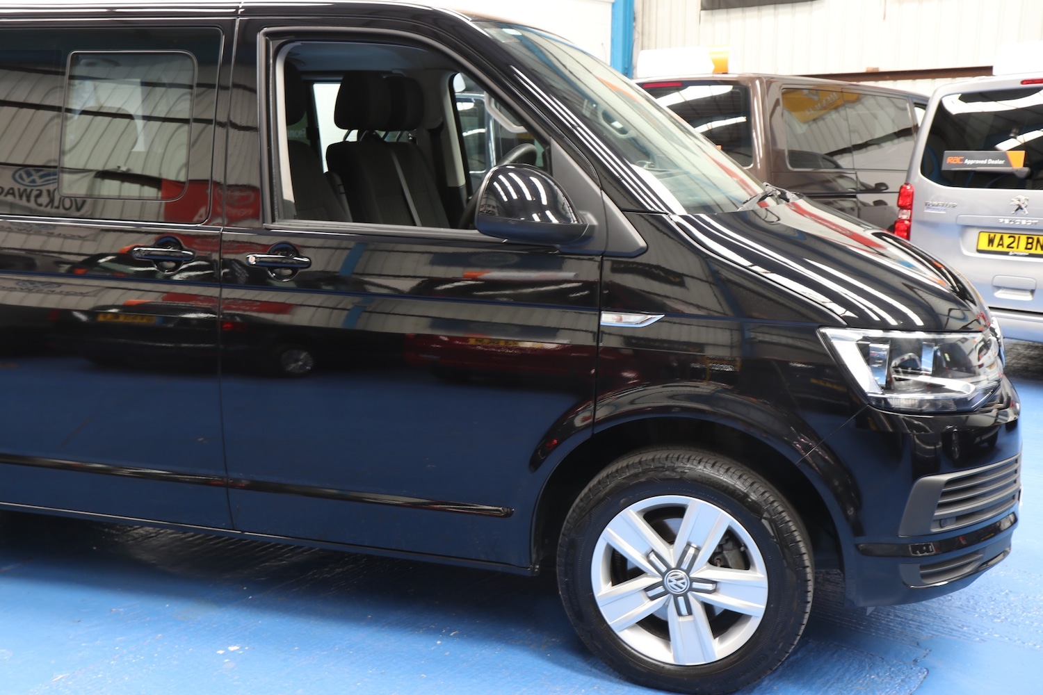 Used Volkswagen Transporter Shuttle 2019 for sale - 76412325: Photo 12